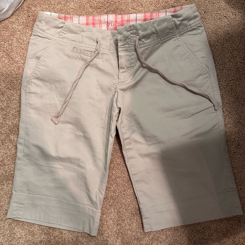 Woman’s Beige walking shorts